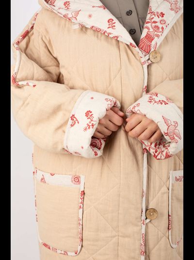 Стеганое пальто "Родное тепло" с капюшоном бежевое