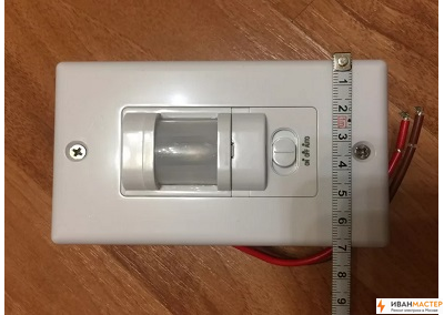 Установка датчика движения скрытой установки в квартире ИВАНМАСТЕР