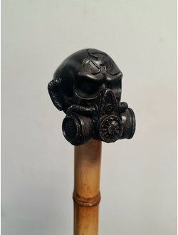 Череп в противогазе