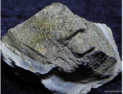 Пирит, "спектропирит", в полости конкреции. Россия. 70*35*45мм