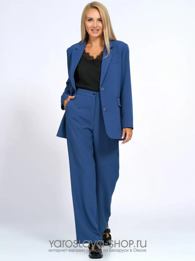 Комплект женский состоящий из жакета и брюк в синем цвете