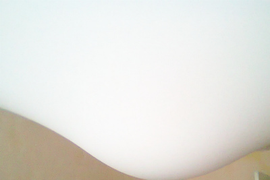 Слив воды с натяжного потолка