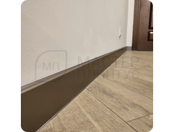 Плинтус ХДФ Dollken Cubu Flex Life 80мм Х 2,5 м 1245 Бронза в интерьере 8