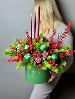 Композиция в шляпной коробке