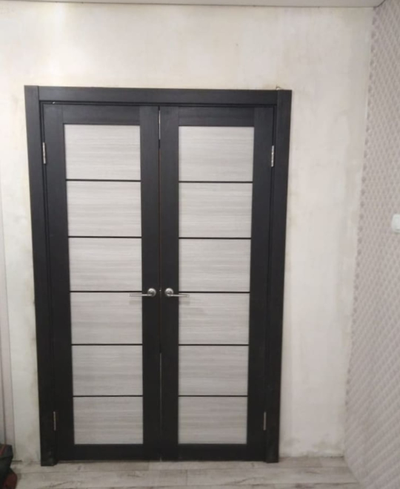 OPTIMA PORTE/ TURIN 506.12  ВЕНГЕ-ДУБ СЕРЫЙ-LACOBEL BLACK/ ПОЛОТНО ОСТЕКЛЕННОЕ