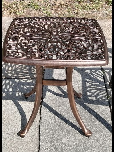 Кофейный столик из литого алюминия