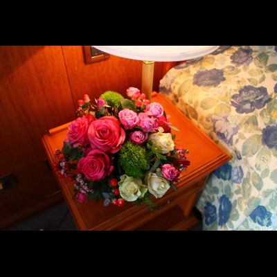 Оформление номера в гостинице цветами № 1493