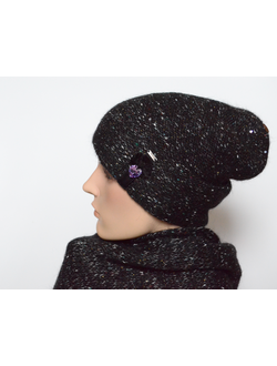 chernaya-shapka-s-ukrasheniem-vizio-italiya-6926-i-sharf