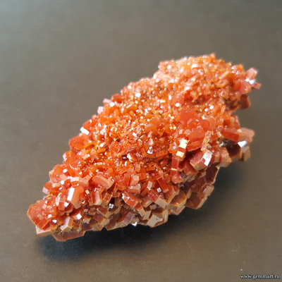 Ванадинит на породе. Марокко. 60*32*20мм