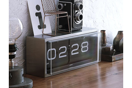 часы в интерьере