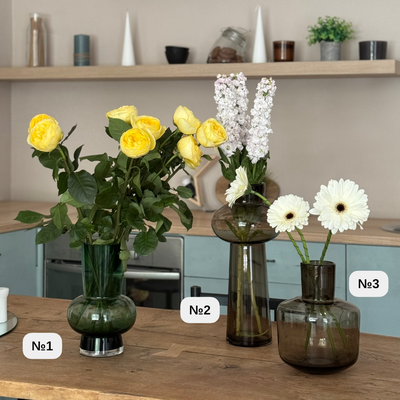 Вазы из темного стекла