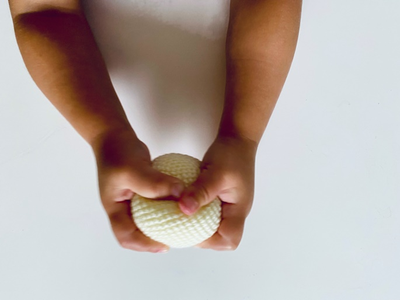 «Мнушки» — мягкие мячики для зимних игр и развития детей