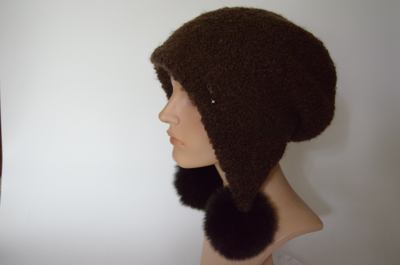 Визио коричневая шапка с помпонами фото