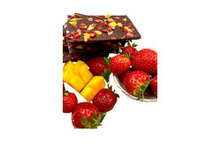 Молочный шоколад манго-клубника