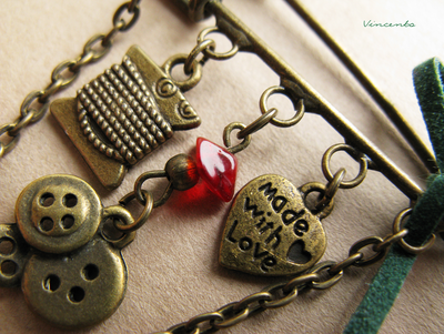 "Швейная" брошь. Брошь-булавка с катушками ниток и пуговицами