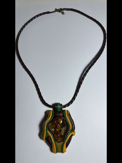 Подвеска с янтарем