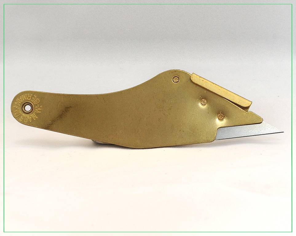 Скорняжный нож 5 букв. Формы скорняжных ножей. Скорняжный нож для кожи. Скорняжный нож для кожи. Скорняжный инструмент для меха.