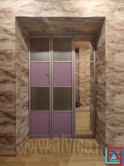 Комбинированный дверной блок из 3-х створок