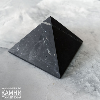 Пирамида из шунгита (мстр. Карелия) с пиритом полированная\шлифованная, размер в ассортименте, цена за штуку