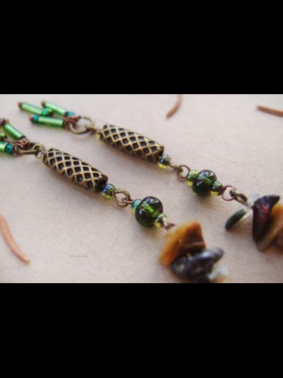 &quot;Сокровище хвойного леса&quot;, бохо-серьги с кварцем и чешским бисером