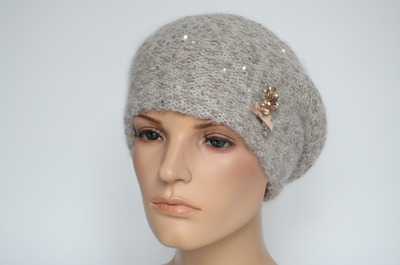 Вязаный берет с пайетками и украшением Vizio Италия 8017 В
