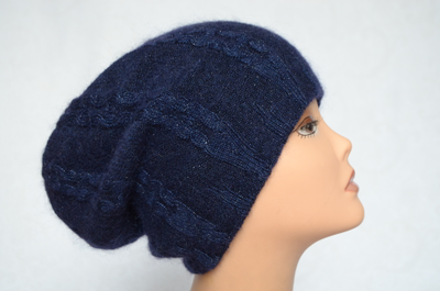 Итальянский вязаный берет синий из мохера