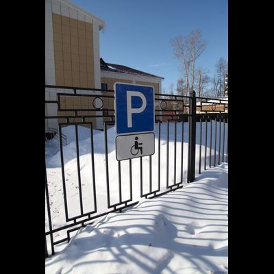 Знак "Парковка для инвалидов" (2 знака в комплекте и крепеж к ним, по ГОСТ 6.4 и 8.17, хомут универсальный диаметр 40-90мм)