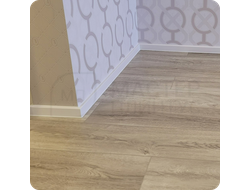 Плинтус ХДФ Dollken Cubu Flex Life 40мм Х 2,5 м 1013/5012 Белый в интерьере 2