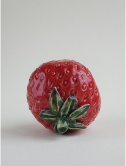 Клубника большая