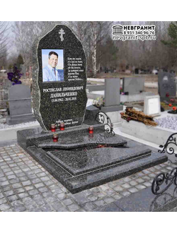 Гранитный комплекс из балтик-грина с цветным портретом 52