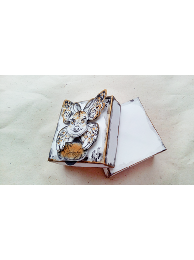 Подарочная коробочка для броши в стиле украшения