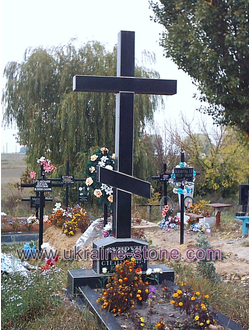 Фото памятника в виде высокого креста в СПб