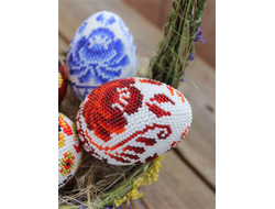 Яйцо "Красный цветок" Набор для вязания крючком с бисером от Ирины Рудевич