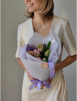 Букет цветов на 8 марта № 748