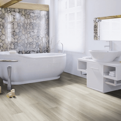 Виниловый пол Wineo 400 Wood Eternity Oak Grey DLC00121 в интерьере ванной