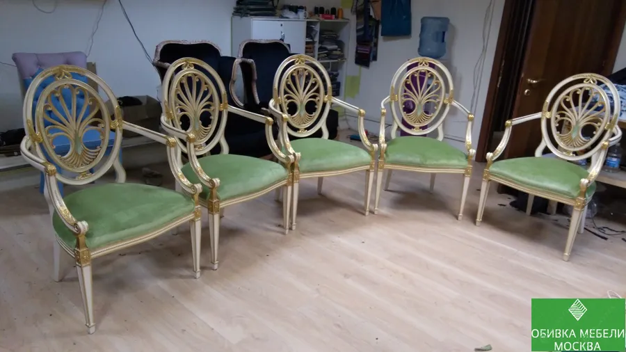 Обивка итальянских стульев в Москве
☎ 8977-309-49-43