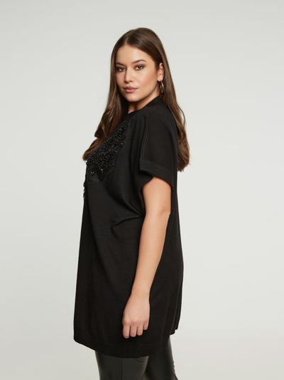 Джемпер с модной вышивкой пайетками