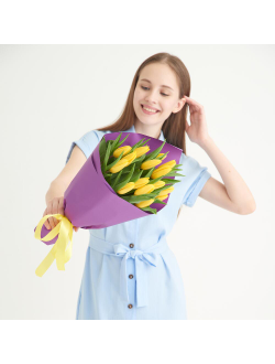 15 желтых тюльпанов