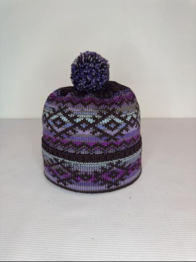 ШАПКА С ОБЕРЕГАМИ ЧЕРНО-РАДУЖНАЯ