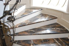 Установка прямолинейных подступенков и ступеней без учета стоимости расходных материалов из мрамора, гранита,  пог. м