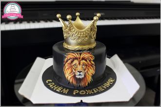 Торт со львом и золотой короной