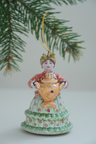 Хозяюшка с самоваром