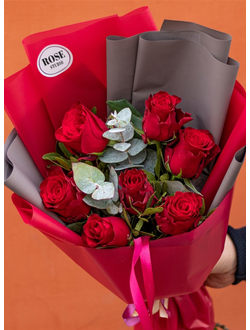 Букет из роз с эвкалиптом