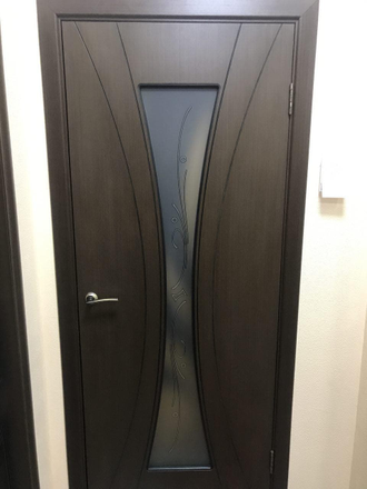 Дверь шпонированная остекленная "Эстет венге"