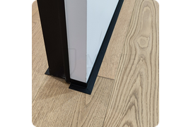 Практичный выбор: монтаж гибкого черного плинтуса Dollken WLK 20 для создания функционального интерьера.