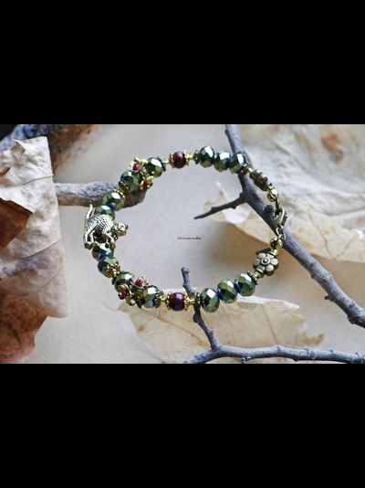 "Солнце и кошка в саду", браслет-талисман с кристаллами и цветами