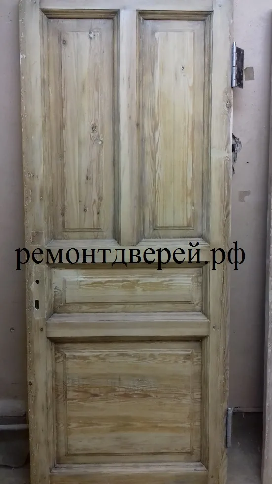 Дверь после реставрации. Осталось установить ручки и дверь готова.