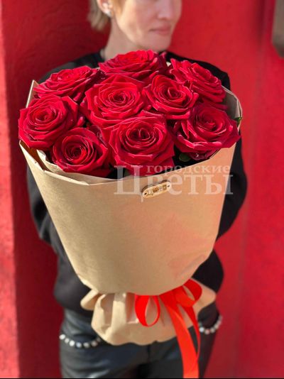 Букет из 9 роз в крафте