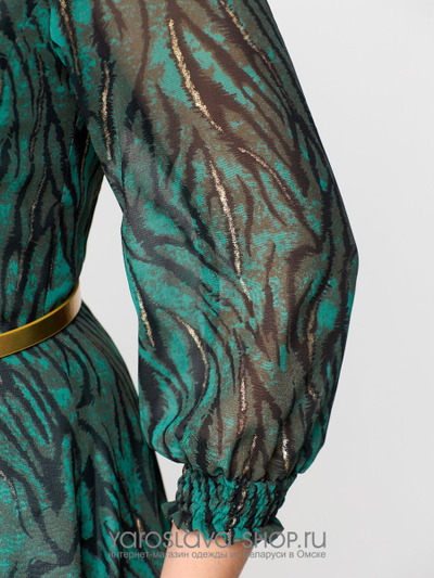 Зеленое шифоновое платье с поясом в золотом цвете