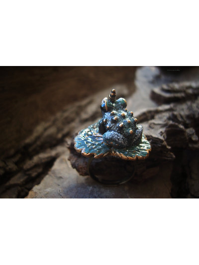 "Рапсодия осенних сумерек", фэнтези-кольцо с лягушкой-единорогом